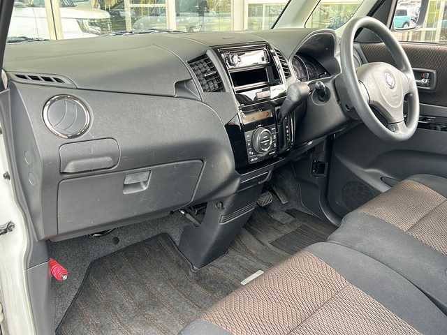 日産 ルークス ハイウェイスター 静岡県 2013(平25)年 9.6万km スノーパールホワイト 社外オーディオ/・USB/AUX/ラジオ/主要装備/・片側パワースライドドア　/・オートライト　/・スマートキー　/・プッシュスタート　/・パワーステアリング　/・パワーウィンド　/・オートエアコン　/・純正フロアマット　/・純正アルミホイール　/・盗難防止装置　/・フォグランプ　/・ＵＳＢ挿入口