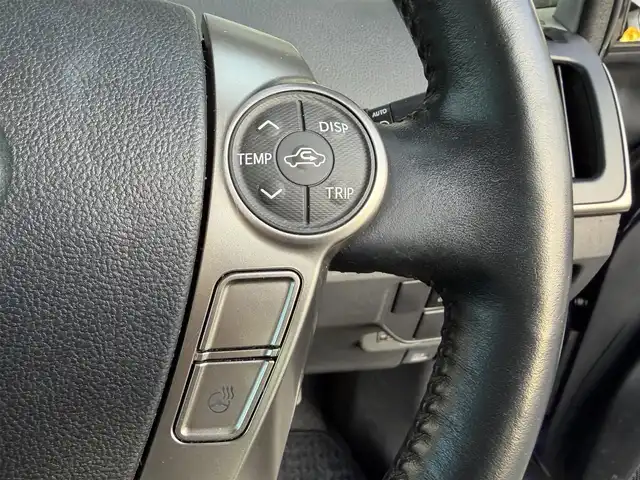 トヨタ プリウス ＰＨＶ S 愛知県 2015(平27)年 5.5万km ダークブルーマイカ 純正ナビ（フルセグ、CD、DVD、Bluetooth）/ＥＴＣ/Ｂカメラ/シートヒーター（Ｄ＋Ｎ）/ハンドルヒーター/ＨＩＤヘッドライト/スマートキー/Ｐスタート/純正１５インチＡＷ/純正フロアマット/ドラレコ前方/横滑り防止装置