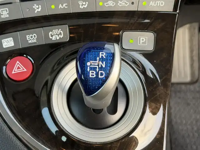 トヨタ プリウス ＰＨＶ S 愛知県 2015(平27)年 5.5万km ダークブルーマイカ 純正ナビ（フルセグ、CD、DVD、Bluetooth）/ＥＴＣ/Ｂカメラ/シートヒーター（Ｄ＋Ｎ）/ハンドルヒーター/ＨＩＤヘッドライト/スマートキー/Ｐスタート/純正１５インチＡＷ/純正フロアマット/ドラレコ前方/横滑り防止装置