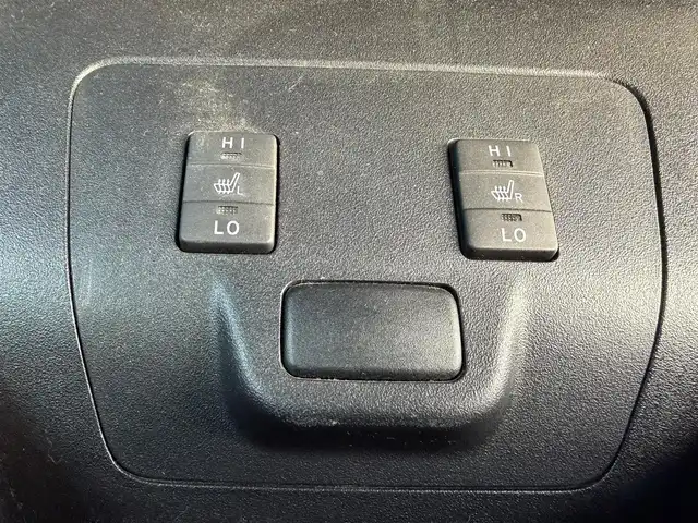 トヨタ プリウス ＰＨＶ S 愛知県 2015(平27)年 5.5万km ダークブルーマイカ 純正ナビ（フルセグ、CD、DVD、Bluetooth）/ＥＴＣ/Ｂカメラ/シートヒーター（Ｄ＋Ｎ）/ハンドルヒーター/ＨＩＤヘッドライト/スマートキー/Ｐスタート/純正１５インチＡＷ/純正フロアマット/ドラレコ前方/横滑り防止装置