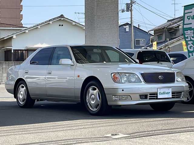 トヨタ セルシオ Cタイプ 愛媛県 1998(平10)年 16.1万km ホワイトパールマイカ ・メーカーOPナビ/・AM/FM/CDチェンジャー/カセット/・ETC/・クルーズコントロール/・エアサス/・前席パワーシート/・サンルーフ/・純正16インチアルミホイール