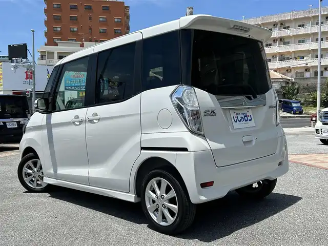 三菱 ｅＫスペース カスタムG e－アシスト 沖縄県 2017(平29)年 4.2万km シルキーホワイト (株)IDOMが運営する【じしゃロンOO店】の自社ローン専用車両になりますこちらは現金またはオートローンご利用時の価格です。自社ローンご希望の方は別途その旨お申付け下さい/・プッシュスタート　/・ナビ　/・ＴＶ　/・Ｂｌｕｅｔｏｏｔｈ接続　/・純正アルミホイール　/・ＥＴＣ　/・純正フロアマット　/・片側パワースライドドア　/・シートヒーター　/・横滑り防止装置　/・衝突被害軽減システム