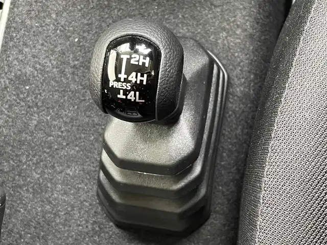 スズキ ジムニー XC 道東・釧路十勝 2023(令5)年 1.9万km キネティックイエロー/ブラック ４ＷＤ/ワンオーナー/衝突軽減システム/車線逸脱警報/純正オーディオ/5MT/クルーズコントロール/シートヒーター/プッシュスタート/スマートキー/ダウンヒルアシストコントロール/オートライト/ヘッドライトウォッシャー/取扱説明書/保証書