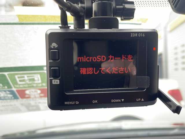 トヨタ プリウス S 道央・札幌 2016(平28)年 11.7万km グレーメタリック 4WD/純正ナビ（CD、DVD、SD、FM/AM/BT/フルセグTV）/バックカメラ/社外前後ドライブレコーダー/プッシュスタート/LEDヘッドライト/純正エンジンスターター/寒冷地仕様/横滑り防止装置/オートライト/電動格納ミラー/新車時保証書/取扱説明書/スペアキー×1