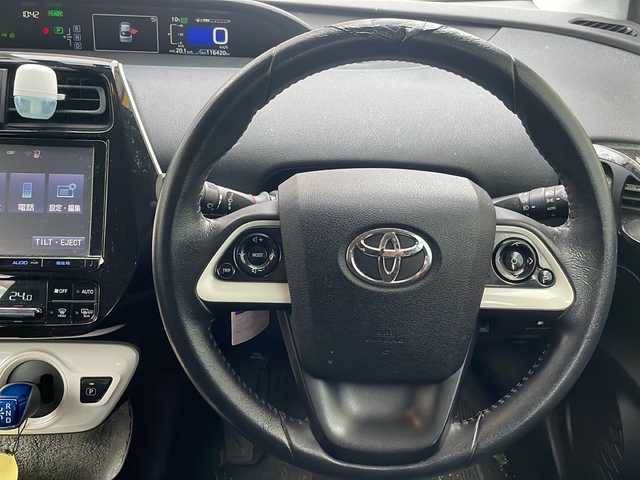 トヨタ プリウス S 道央・札幌 2016(平28)年 11.7万km グレーメタリック 4WD/純正ナビ（CD、DVD、SD、FM/AM/BT/フルセグTV）/バックカメラ/社外前後ドライブレコーダー/プッシュスタート/LEDヘッドライト/純正エンジンスターター/寒冷地仕様/横滑り防止装置/オートライト/電動格納ミラー/新車時保証書/取扱説明書/スペアキー×1