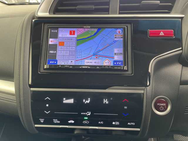 ホンダ フィット ハイブリット Fパッケージ 道央・札幌 2014(平26)年 8.8万km プレミアムホワイトパール ・4WD/ハイブリッド/・社外ナビ  ワンセグ/CD/DVD/・社外ドライブレコーダー/・電動格納ミラー/・純正エンジンスターター/・プッシュスタート/・横滑り防止/ABS/ECON/・社外15インチAW/・オートエアコン/・パワーウィンドウ/・パワーステアリング