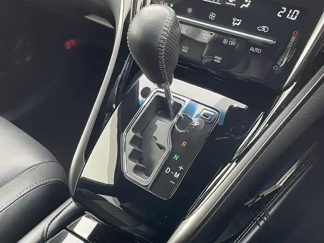 トヨタ ハリアー プレミアム スタイルノアール 島根県 2019(令1)年 4万km ホワイトパールクリスタルシャイン 登録時走行距離 39907km/ワンオーナー/取扱説明書（車両・ナビ）/保証書/純正ナビ(AM/FM/フルセグテレビ/Bluetooth)/バックカメラ/レーダークルーズコントロール/電動リアゲート/パワーシート（D席）/ウィンカーミラー/コーナーセンサー/横滑り防止装置/レーンキープアシスト/オートライト/オートマチックハイビーム/衝突軽減ブレーキ/スペアキー・スペアスマートキー/カーテシランプ/ETC/純正アルミ１８インチ/禁煙車