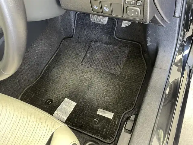 トヨタ オーリスハイブリッド Gパッケージ 群馬県 2016(平28)年 2.9万km ブラックマイカ 純正ナビ　バックカメラ　フルセグＴＶ　ETC　ドラレコ　ハーフレザーシート　シートヒーター　衝突被害軽減ブレーキ　クルーズコントロール　純正アルミホイール　スマートキー　LEDヘッドライト　禁煙車