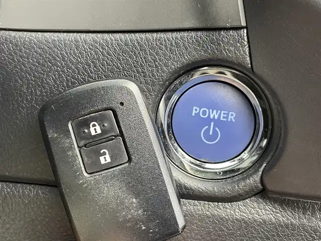 トヨタ オーリスハイブリッド Gパッケージ 群馬県 2016(平28)年 2.9万km ブラックマイカ 純正ナビ　バックカメラ　フルセグＴＶ　ETC　ドラレコ　ハーフレザーシート　シートヒーター　衝突被害軽減ブレーキ　クルーズコントロール　純正アルミホイール　スマートキー　LEDヘッドライト　禁煙車