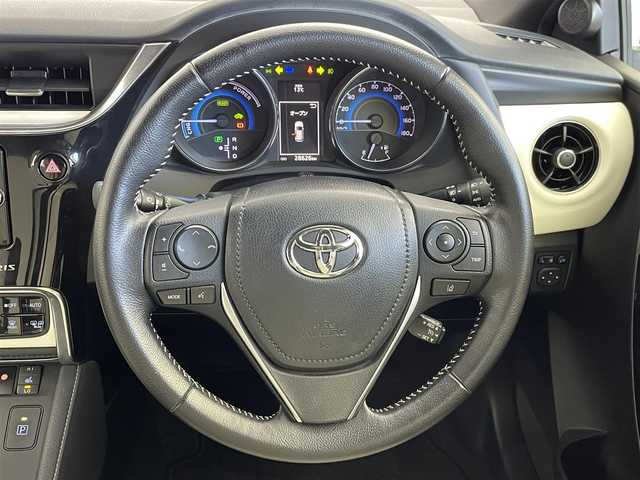 トヨタ オーリスハイブリッド Gパッケージ 群馬県 2016(平28)年 2.9万km ブラックマイカ 純正ナビ　バックカメラ　フルセグＴＶ　ETC　ドラレコ　ハーフレザーシート　シートヒーター　衝突被害軽減ブレーキ　クルーズコントロール　純正アルミホイール　スマートキー　LEDヘッドライト　禁煙車