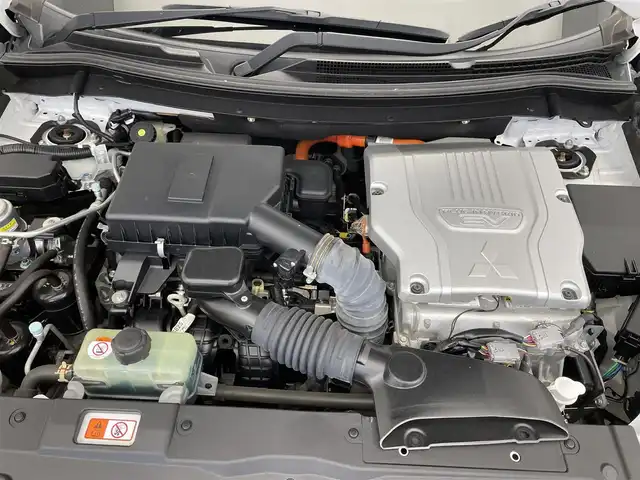 三菱 アウトランダー ＰＨＥＶ G Limited Edition 滋賀県 2019(令1)年 6.4万km シルキーホワイト 禁煙車/社外ナビ/CD.DVD.Bluetooth.フルセグ/衝突軽減ブレーキ/レーダークルーズコントロール/ハーフレザーシート/前席シートヒーター/ステアリングヒーター/パドルシフト/クリアランスソナー/LEDヘッドライト/オートライト/電子パーキング/オートブレーキホールド/ETC/D席パワーシート/車線逸脱警報/スマートキー/スペアキー