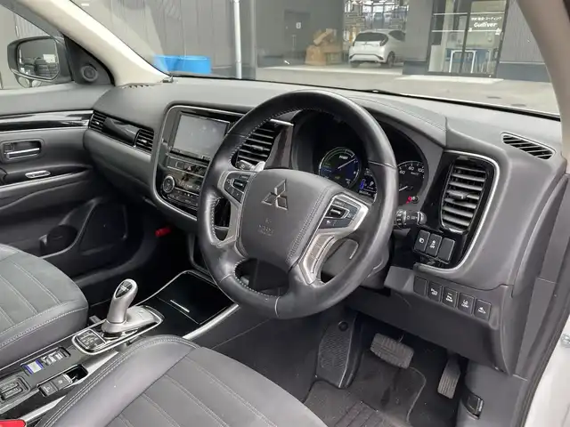 三菱 アウトランダー ＰＨＥＶ G Limited Edition 滋賀県 2019(令1)年 6.4万km シルキーホワイト 禁煙車/社外ナビ/CD.DVD.Bluetooth.フルセグ/衝突軽減ブレーキ/レーダークルーズコントロール/ハーフレザーシート/前席シートヒーター/ステアリングヒーター/パドルシフト/クリアランスソナー/LEDヘッドライト/オートライト/電子パーキング/オートブレーキホールド/ETC/D席パワーシート/車線逸脱警報/スマートキー/スペアキー