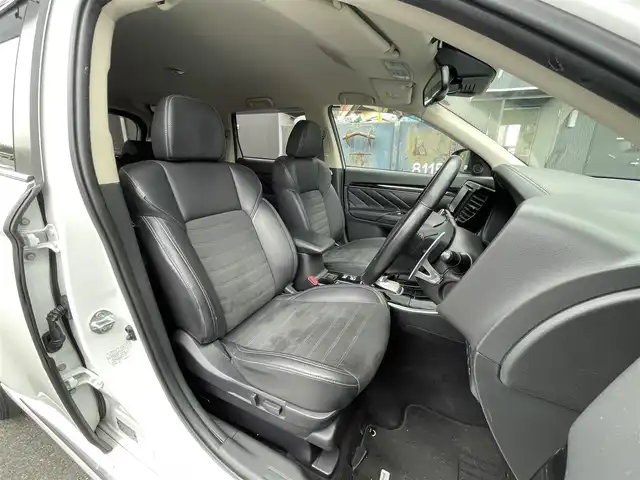 三菱 アウトランダー ＰＨＥＶ G Limited Edition 滋賀県 2019(令1)年 6.4万km シルキーホワイト 禁煙車/社外ナビ/CD.DVD.Bluetooth.フルセグ/衝突軽減ブレーキ/レーダークルーズコントロール/ハーフレザーシート/前席シートヒーター/ステアリングヒーター/パドルシフト/クリアランスソナー/LEDヘッドライト/オートライト/電子パーキング/オートブレーキホールド/ETC/D席パワーシート/車線逸脱警報/スマートキー/スペアキー