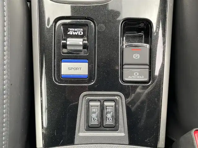 三菱 アウトランダー ＰＨＥＶ G Limited Edition 滋賀県 2019(令1)年 6.4万km シルキーホワイト 禁煙車/社外ナビ/CD.DVD.Bluetooth.フルセグ/衝突軽減ブレーキ/レーダークルーズコントロール/ハーフレザーシート/前席シートヒーター/ステアリングヒーター/パドルシフト/クリアランスソナー/LEDヘッドライト/オートライト/電子パーキング/オートブレーキホールド/ETC/D席パワーシート/車線逸脱警報/スマートキー/スペアキー