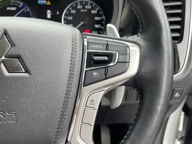三菱 アウトランダー ＰＨＥＶ G Limited Edition 滋賀県 2019(令1)年 6.4万km シルキーホワイト 禁煙車/社外ナビ/CD.DVD.Bluetooth.フルセグ/衝突軽減ブレーキ/レーダークルーズコントロール/ハーフレザーシート/前席シートヒーター/ステアリングヒーター/パドルシフト/クリアランスソナー/LEDヘッドライト/オートライト/電子パーキング/オートブレーキホールド/ETC/D席パワーシート/車線逸脱警報/スマートキー/スペアキー