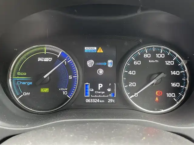 三菱 アウトランダー ＰＨＥＶ G Limited Edition 滋賀県 2019(令1)年 6.4万km シルキーホワイト 禁煙車/社外ナビ/CD.DVD.Bluetooth.フルセグ/衝突軽減ブレーキ/レーダークルーズコントロール/ハーフレザーシート/前席シートヒーター/ステアリングヒーター/パドルシフト/クリアランスソナー/LEDヘッドライト/オートライト/電子パーキング/オートブレーキホールド/ETC/D席パワーシート/車線逸脱警報/スマートキー/スペアキー