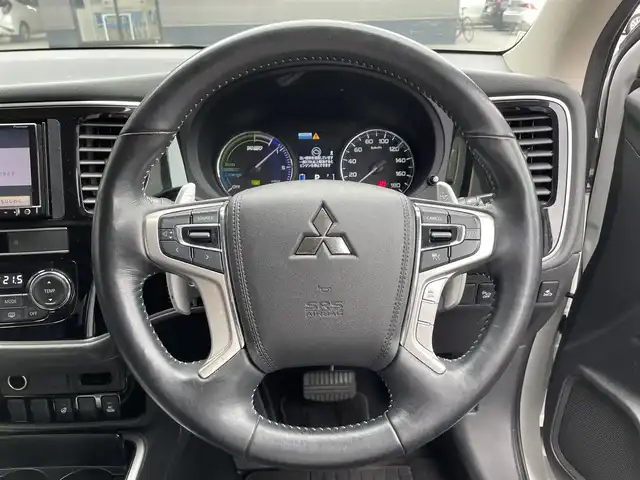 三菱 アウトランダー ＰＨＥＶ G Limited Edition 滋賀県 2019(令1)年 6.4万km シルキーホワイト 禁煙車/社外ナビ/CD.DVD.Bluetooth.フルセグ/衝突軽減ブレーキ/レーダークルーズコントロール/ハーフレザーシート/前席シートヒーター/ステアリングヒーター/パドルシフト/クリアランスソナー/LEDヘッドライト/オートライト/電子パーキング/オートブレーキホールド/ETC/D席パワーシート/車線逸脱警報/スマートキー/スペアキー