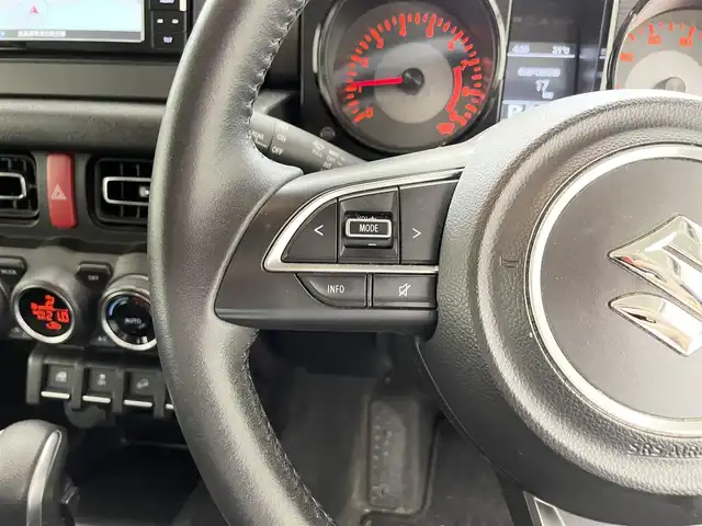 スズキ ジムニー XC 滋賀県 2020(令2)年 4.3万km シフォンアイボリーM 禁煙車/Panasonicストラーダ7インチナビ/(フルセグTV・Bluetooth・CD・DVD・AM・FM)/ETC/バックカメラ/クルーズコントロール機能/シートヒーター/純正16インチアルミホイール/純正フロアマット/背面タイヤ/センターデフロック/ダウンヒルアシスト/デュアルセンサーブレーキサポート/誤発進抑制機能/車線逸脱警報機能/ふらつき警報機能/先行車発進お知らせ機能/標識認識機能/後席シートベルトリマインダー/オートライトシステム/ライト自動消灯システム/ヒーテッドドアミラー/ヘッドランプウォッシャー/サイドアンダーミラー付ドアミラー