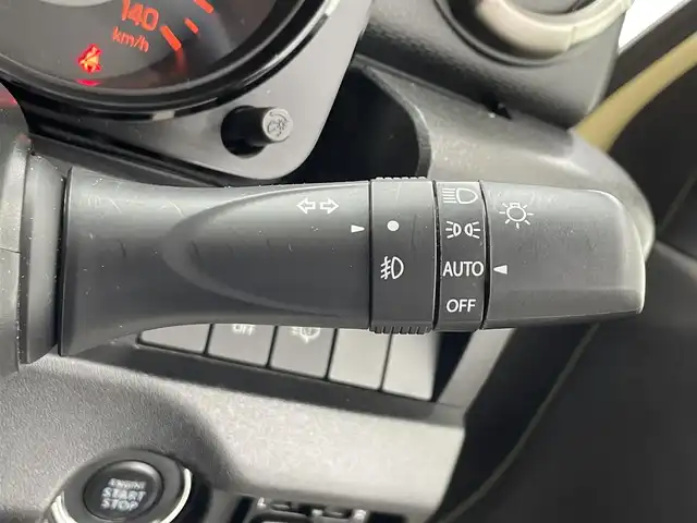 スズキ ジムニー XC 滋賀県 2020(令2)年 4.3万km シフォンアイボリーM 禁煙車/Panasonicストラーダ7インチナビ/(フルセグTV・Bluetooth・CD・DVD・AM・FM)/ETC/バックカメラ/クルーズコントロール機能/シートヒーター/純正16インチアルミホイール/純正フロアマット/背面タイヤ/センターデフロック/ダウンヒルアシスト/デュアルセンサーブレーキサポート/誤発進抑制機能/車線逸脱警報機能/ふらつき警報機能/先行車発進お知らせ機能/標識認識機能/後席シートベルトリマインダー/オートライトシステム/ライト自動消灯システム/ヒーテッドドアミラー/ヘッドランプウォッシャー/サイドアンダーミラー付ドアミラー