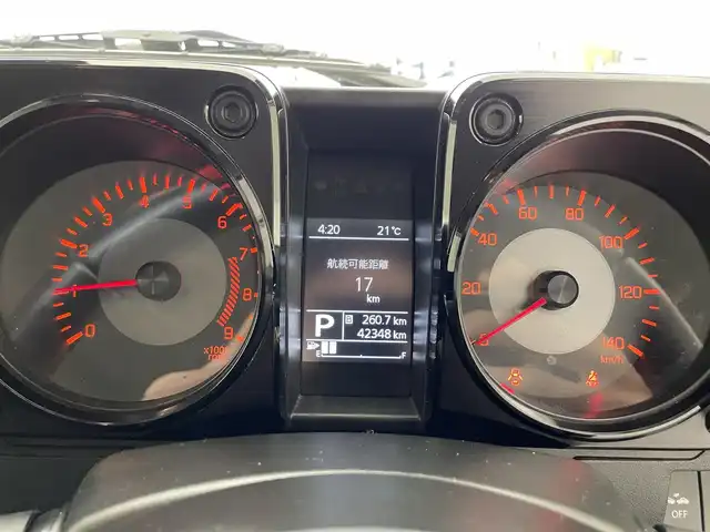 スズキ ジムニー XC 滋賀県 2020(令2)年 4.3万km シフォンアイボリーM 禁煙車/Panasonicストラーダ7インチナビ/(フルセグTV・Bluetooth・CD・DVD・AM・FM)/ETC/バックカメラ/クルーズコントロール機能/シートヒーター/純正16インチアルミホイール/純正フロアマット/背面タイヤ/センターデフロック/ダウンヒルアシスト/デュアルセンサーブレーキサポート/誤発進抑制機能/車線逸脱警報機能/ふらつき警報機能/先行車発進お知らせ機能/標識認識機能/後席シートベルトリマインダー/オートライトシステム/ライト自動消灯システム/ヒーテッドドアミラー/ヘッドランプウォッシャー/サイドアンダーミラー付ドアミラー