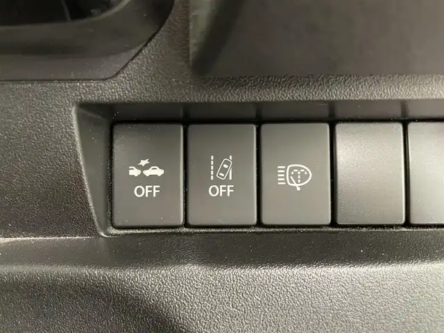スズキ ジムニー XC 滋賀県 2020(令2)年 4.3万km シフォンアイボリーM 禁煙車/Panasonicストラーダ7インチナビ/(フルセグTV・Bluetooth・CD・DVD・AM・FM)/ETC/バックカメラ/クルーズコントロール機能/シートヒーター/純正16インチアルミホイール/純正フロアマット/背面タイヤ/センターデフロック/ダウンヒルアシスト/デュアルセンサーブレーキサポート/誤発進抑制機能/車線逸脱警報機能/ふらつき警報機能/先行車発進お知らせ機能/標識認識機能/後席シートベルトリマインダー/オートライトシステム/ライト自動消灯システム/ヒーテッドドアミラー/ヘッドランプウォッシャー/サイドアンダーミラー付ドアミラー