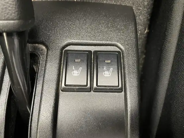 スズキ ジムニー XC 滋賀県 2020(令2)年 4.3万km シフォンアイボリーM 禁煙車/Panasonicストラーダ7インチナビ/(フルセグTV・Bluetooth・CD・DVD・AM・FM)/ETC/バックカメラ/クルーズコントロール機能/シートヒーター/純正16インチアルミホイール/純正フロアマット/背面タイヤ/センターデフロック/ダウンヒルアシスト/デュアルセンサーブレーキサポート/誤発進抑制機能/車線逸脱警報機能/ふらつき警報機能/先行車発進お知らせ機能/標識認識機能/後席シートベルトリマインダー/オートライトシステム/ライト自動消灯システム/ヒーテッドドアミラー/ヘッドランプウォッシャー/サイドアンダーミラー付ドアミラー
