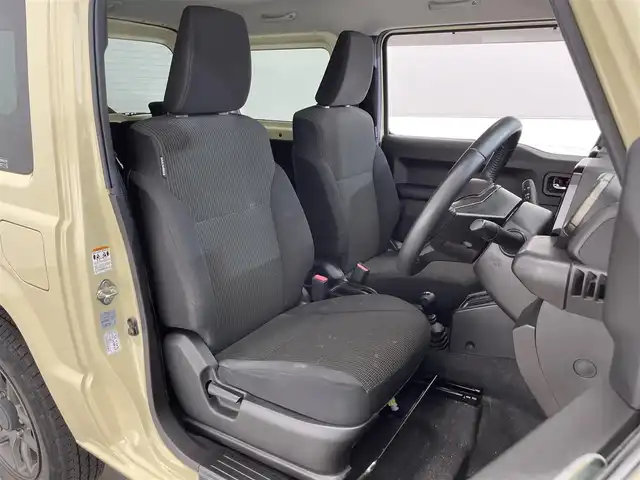 スズキ ジムニー XC 滋賀県 2020(令2)年 4.3万km シフォンアイボリーM 禁煙車/Panasonicストラーダ7インチナビ/(フルセグTV・Bluetooth・CD・DVD・AM・FM)/ETC/バックカメラ/クルーズコントロール機能/シートヒーター/純正16インチアルミホイール/純正フロアマット/背面タイヤ/センターデフロック/ダウンヒルアシスト/デュアルセンサーブレーキサポート/誤発進抑制機能/車線逸脱警報機能/ふらつき警報機能/先行車発進お知らせ機能/標識認識機能/後席シートベルトリマインダー/オートライトシステム/ライト自動消灯システム/ヒーテッドドアミラー/ヘッドランプウォッシャー/サイドアンダーミラー付ドアミラー