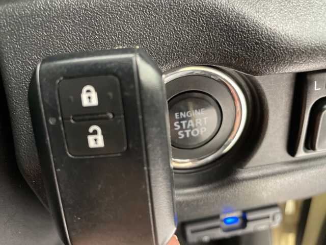 スズキ ジムニー XC 愛知県 2020(令2)年 4.3万km シフォンアイボリーM Panasonicストラーダ7インチナビ/(フルセグTV・Bluetooth・CD・DVD・AM・FM)/ETC/バックカメラ/クルーズコントロール機能/シートヒーター/純正16インチアルミホイール/純正フロアマット/背面タイヤ/センターデフロック/ダウンヒルアシスト/デュアルセンサーブレーキサポート/誤発進抑制機能/車線逸脱警報機能/ふらつき警報機能/先行車発進お知らせ機能/標識認識機能/後席シートベルトリマインダー/オートライトシステム/ライト自動消灯システム/ヒーテッドドアミラー/ヘッドランプウォッシャー/サイドアンダーミラー付ドアミラー
