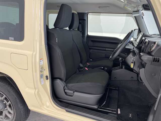 スズキ ジムニー XC 愛知県 2020(令2)年 4.3万km シフォンアイボリーM Panasonicストラーダ7インチナビ/(フルセグTV・Bluetooth・CD・DVD・AM・FM)/ETC/バックカメラ/クルーズコントロール機能/シートヒーター/純正16インチアルミホイール/純正フロアマット/背面タイヤ/センターデフロック/ダウンヒルアシスト/デュアルセンサーブレーキサポート/誤発進抑制機能/車線逸脱警報機能/ふらつき警報機能/先行車発進お知らせ機能/標識認識機能/後席シートベルトリマインダー/オートライトシステム/ライト自動消灯システム/ヒーテッドドアミラー/ヘッドランプウォッシャー/サイドアンダーミラー付ドアミラー