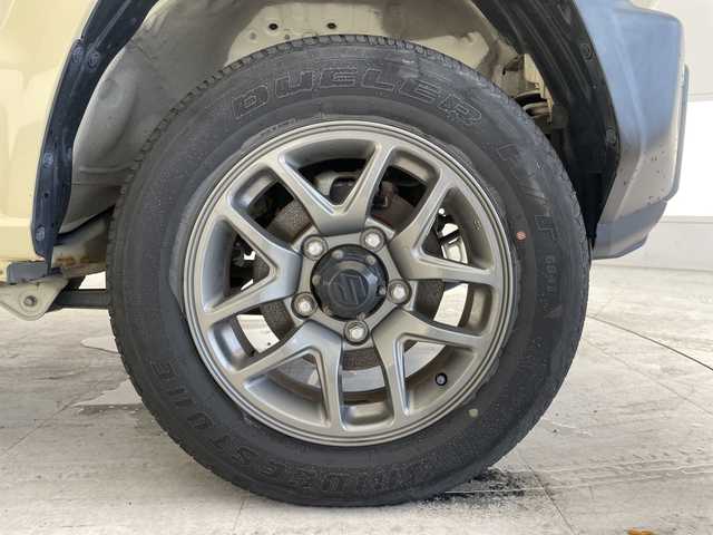 スズキ ジムニー XC 愛知県 2020(令2)年 4.3万km シフォンアイボリーM Panasonicストラーダ7インチナビ/(フルセグTV・Bluetooth・CD・DVD・AM・FM)/ETC/バックカメラ/クルーズコントロール機能/シートヒーター/純正16インチアルミホイール/純正フロアマット/背面タイヤ/センターデフロック/ダウンヒルアシスト/デュアルセンサーブレーキサポート/誤発進抑制機能/車線逸脱警報機能/ふらつき警報機能/先行車発進お知らせ機能/標識認識機能/後席シートベルトリマインダー/オートライトシステム/ライト自動消灯システム/ヒーテッドドアミラー/ヘッドランプウォッシャー/サイドアンダーミラー付ドアミラー