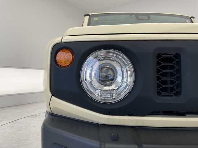 スズキ ジムニー XC 愛知県 2020(令2)年 4.3万km シフォンアイボリーM Panasonicストラーダ7インチナビ/(フルセグTV・Bluetooth・CD・DVD・AM・FM)/ETC/バックカメラ/クルーズコントロール機能/シートヒーター/純正16インチアルミホイール/純正フロアマット/背面タイヤ/センターデフロック/ダウンヒルアシスト/デュアルセンサーブレーキサポート/誤発進抑制機能/車線逸脱警報機能/ふらつき警報機能/先行車発進お知らせ機能/標識認識機能/後席シートベルトリマインダー/オートライトシステム/ライト自動消灯システム/ヒーテッドドアミラー/ヘッドランプウォッシャー/サイドアンダーミラー付ドアミラー