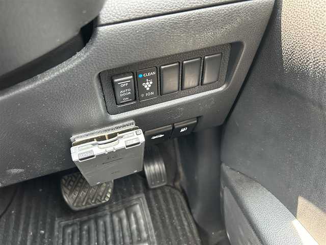 日産 セレナ ハイウェイスター 茨城県 2006(平18)年 17.1万km ダイヤモンドシルバー スマートキー/ETC/純正ナビ/ワンセグテレビ/DVD/バックカメラ/純正フロアマット/オートライト