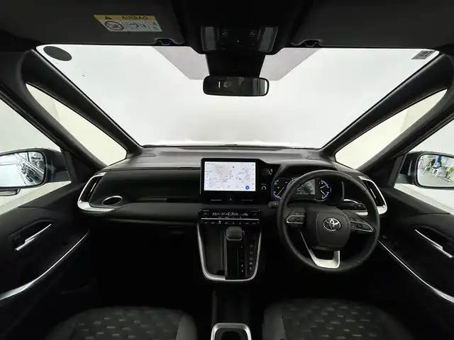 トヨタ ヴォクシー ハイブリッド S－Z 愛知県 2024(令6)年 0.5万km グリッターブラックガラスフレーク ・トヨタセーフティセンス/　　・プリクラッシュセーフティ/　　・レーンディバーチャーアラート/　　・レーントレーシングアシスト/　　・レーダークルーズコントロール/　　・オートマチックハイビーム/　　・ロードサインアシスト/・コネクテッドナビ付10.5インチディスプレイオーディオ/・フルセグ/BT　CD/DVD/・バックカメラ/・ビルトインETC2.0/・13.2インチフリップダウンモニタ/・ステアリングリモコン/・ハーフレザー調シート/・シートヒーター（前席）/・両側パワースライドドア/・後席サンシェード/・純正17インチアルミホイール/・LEDヘッドライト/・フォグランプ/・取扱説明書/・スペアキー有