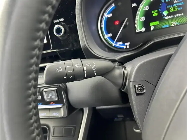 トヨタ ヴォクシー ハイブリッド S－Z 愛知県 2024(令6)年 0.5万km グリッターブラックガラスフレーク ・トヨタセーフティセンス/　　・プリクラッシュセーフティ/　　・レーンディバーチャーアラート/　　・レーントレーシングアシスト/　　・レーダークルーズコントロール/　　・オートマチックハイビーム/　　・ロードサインアシスト/・コネクテッドナビ付10.5インチディスプレイオーディオ/・フルセグ/BT　CD/DVD/・バックカメラ/・ビルトインETC2.0/・13.2インチフリップダウンモニタ/・ステアリングリモコン/・ハーフレザー調シート/・シートヒーター（前席）/・両側パワースライドドア/・後席サンシェード/・純正17インチアルミホイール/・LEDヘッドライト/・フォグランプ/・取扱説明書/・スペアキー有