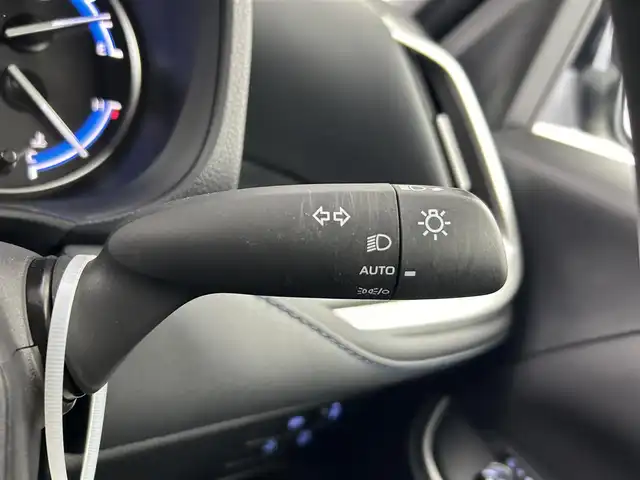 トヨタ ヴォクシー ハイブリッド S－Z 愛知県 2024(令6)年 0.5万km グリッターブラックガラスフレーク ・トヨタセーフティセンス/　　・プリクラッシュセーフティ/　　・レーンディバーチャーアラート/　　・レーントレーシングアシスト/　　・レーダークルーズコントロール/　　・オートマチックハイビーム/　　・ロードサインアシスト/・コネクテッドナビ付10.5インチディスプレイオーディオ/・フルセグ/BT　CD/DVD/・バックカメラ/・ビルトインETC2.0/・13.2インチフリップダウンモニタ/・ステアリングリモコン/・ハーフレザー調シート/・シートヒーター（前席）/・両側パワースライドドア/・後席サンシェード/・純正17インチアルミホイール/・LEDヘッドライト/・フォグランプ/・取扱説明書/・スペアキー有