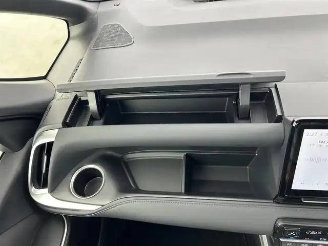 トヨタ ヴォクシー ハイブリッド S－Z 愛知県 2024(令6)年 0.5万km グリッターブラックガラスフレーク ・トヨタセーフティセンス/　　・プリクラッシュセーフティ/　　・レーンディバーチャーアラート/　　・レーントレーシングアシスト/　　・レーダークルーズコントロール/　　・オートマチックハイビーム/　　・ロードサインアシスト/・コネクテッドナビ付10.5インチディスプレイオーディオ/・フルセグ/BT　CD/DVD/・バックカメラ/・ビルトインETC2.0/・13.2インチフリップダウンモニタ/・ステアリングリモコン/・ハーフレザー調シート/・シートヒーター（前席）/・両側パワースライドドア/・後席サンシェード/・純正17インチアルミホイール/・LEDヘッドライト/・フォグランプ/・取扱説明書/・スペアキー有