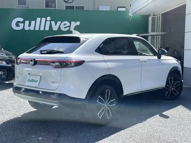 ホンダ ヴェゼル ハイブリッド e:HEV Z 東京都 2021(令3)年 3.3万km プラチナホワイトパール 純正9インチナビ/(フルセグTV/BT）/バックカメラ/ホンダセンシング/・衝突軽減ブレーキ/・誤発進抑制機能/・車線逸脱抑制機能/・追従機能付きアダプティプクルーズコントロール/・先行車発進お知らせ機能/ブラインドスポットモニター/後退時出庫サポート/前席シートヒーター/ステアリングヒーター/電装リアゲート/雨滴検知式フロントワイパー/アクティブコーナリングライト/純正18インチアルミ/置くだけ充電/ETC2.0/保証書/取扱説明書/スペアキー×1