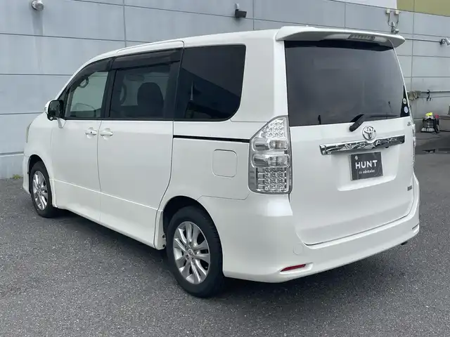 トヨタ ノア Si 千葉県 2012(平24)年 13.3万km ホワイトパールクリスタルシャイン ユーザー買取車両/社外ＨＤＤナビ/・ワンセグ/DVD/CD/バックカメラ/両側パワースライドドア/スマートキー/プッシュスタート/フロアマット/HIDヘッドライト/オートライト