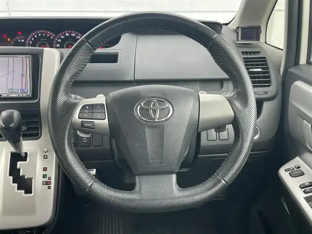 トヨタ ノア Si 千葉県 2012(平24)年 13.3万km ホワイトパールクリスタルシャイン ユーザー買取車両/社外ＨＤＤナビ/・ワンセグ/DVD/CD/バックカメラ/両側パワースライドドア/スマートキー/プッシュスタート/フロアマット/HIDヘッドライト/オートライト