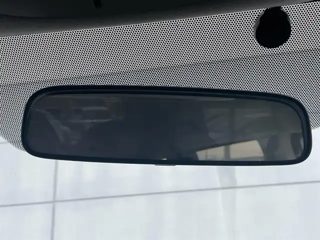トヨタ ノア Si 千葉県 2012(平24)年 13.3万km ホワイトパールクリスタルシャイン ユーザー買取車両/社外ＨＤＤナビ/・ワンセグ/DVD/CD/バックカメラ/両側パワースライドドア/スマートキー/プッシュスタート/フロアマット/HIDヘッドライト/オートライト