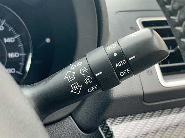 スバル フォレスター S－リミテッド 埼玉県 2015(平27)年 7.7万km クリスタルホワイトP 社外フローティングナビ/　　（AM/FM/CD/DVD/BT/iPod)/フルセグTV/バックカメラ/前後ドライブレコーダー/プッシュスタート/ステアリングリモコン/クルーズコントロール/レーンアシスト/横滑り防止装置/衝突軽減ブレーキ/ハーフレザーシート/シートヒーター/前席パワーシート/純正ラバーフロアマット/コーナーセンサー/ドアバイザー/純正18インチアルミホイール