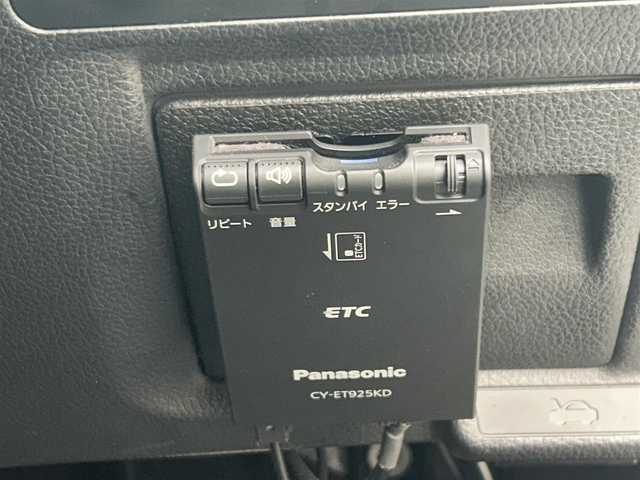 スバル フォレスター S－リミテッド 埼玉県 2015(平27)年 7.7万km クリスタルホワイトP 社外フローティングナビ/　　（AM/FM/CD/DVD/BT/iPod)/フルセグTV/バックカメラ/前後ドライブレコーダー/プッシュスタート/ステアリングリモコン/クルーズコントロール/レーンアシスト/横滑り防止装置/衝突軽減ブレーキ/ハーフレザーシート/シートヒーター/前席パワーシート/純正ラバーフロアマット/コーナーセンサー/ドアバイザー/純正18インチアルミホイール