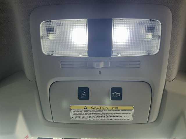 スバル フォレスター S－リミテッド 埼玉県 2015(平27)年 7.7万km クリスタルホワイトP 社外フローティングナビ/　　（AM/FM/CD/DVD/BT/iPod)/フルセグTV/バックカメラ/前後ドライブレコーダー/プッシュスタート/ステアリングリモコン/クルーズコントロール/レーンアシスト/横滑り防止装置/衝突軽減ブレーキ/ハーフレザーシート/シートヒーター/前席パワーシート/純正ラバーフロアマット/コーナーセンサー/ドアバイザー/純正18インチアルミホイール