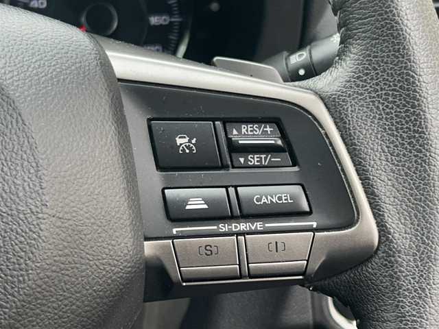 スバル フォレスター S－リミテッド 埼玉県 2015(平27)年 7.7万km クリスタルホワイトP 社外フローティングナビ/　　（AM/FM/CD/DVD/BT/iPod)/フルセグTV/バックカメラ/前後ドライブレコーダー/プッシュスタート/ステアリングリモコン/クルーズコントロール/レーンアシスト/横滑り防止装置/衝突軽減ブレーキ/ハーフレザーシート/シートヒーター/前席パワーシート/純正ラバーフロアマット/コーナーセンサー/ドアバイザー/純正18インチアルミホイール