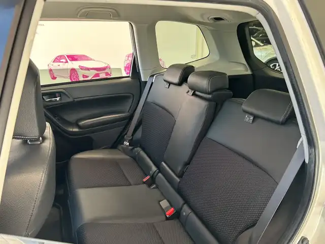 スバル フォレスター S－リミテッド 埼玉県 2015(平27)年 7.7万km クリスタルホワイトP アイサイト　/8インチフローティングナビ/　　CD/DVD/BT/フルセグ/バックカメラ　/レーダークルーズコントロール　/LEDオートライト　/ハーフレザーシート　/シートヒーター　/純正18インチアルミホイール　/パドルシフト　/ETC