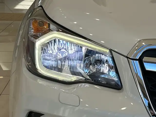 スバル フォレスター S－リミテッド 埼玉県 2015(平27)年 7.7万km クリスタルホワイトP アイサイト　/8インチフローティングナビ/　　CD/DVD/BT/フルセグ/バックカメラ　/レーダークルーズコントロール　/LEDオートライト　/ハーフレザーシート　/シートヒーター　/純正18インチアルミホイール　/パドルシフト　/ETC
