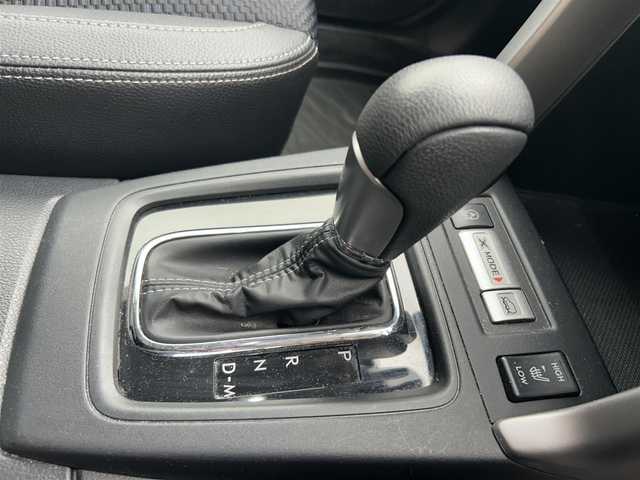 スバル フォレスター S－リミテッド 埼玉県 2015(平27)年 7.7万km クリスタルホワイトP 社外フローティングナビ/　　（AM/FM/CD/DVD/BT/iPod)/フルセグTV/バックカメラ/前後ドライブレコーダー/プッシュスタート/ステアリングリモコン/クルーズコントロール/レーンアシスト/横滑り防止装置/衝突軽減ブレーキ/ハーフレザーシート/シートヒーター/前席パワーシート/純正ラバーフロアマット/コーナーセンサー/ドアバイザー/純正18インチアルミホイール