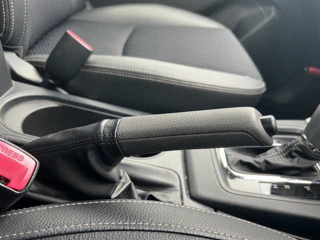 スバル フォレスター S－リミテッド 埼玉県 2015(平27)年 7.7万km クリスタルホワイトP 社外フローティングナビ/　　（AM/FM/CD/DVD/BT/iPod)/フルセグTV/バックカメラ/前後ドライブレコーダー/プッシュスタート/ステアリングリモコン/クルーズコントロール/レーンアシスト/横滑り防止装置/衝突軽減ブレーキ/ハーフレザーシート/シートヒーター/前席パワーシート/純正ラバーフロアマット/コーナーセンサー/ドアバイザー/純正18インチアルミホイール