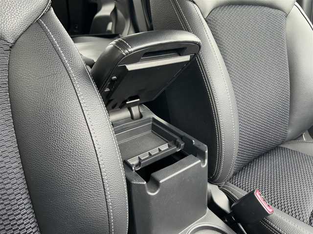 スバル フォレスター S－リミテッド 埼玉県 2015(平27)年 7.7万km クリスタルホワイトP 社外フローティングナビ/　　（AM/FM/CD/DVD/BT/iPod)/フルセグTV/バックカメラ/前後ドライブレコーダー/プッシュスタート/ステアリングリモコン/クルーズコントロール/レーンアシスト/横滑り防止装置/衝突軽減ブレーキ/ハーフレザーシート/シートヒーター/前席パワーシート/純正ラバーフロアマット/コーナーセンサー/ドアバイザー/純正18インチアルミホイール