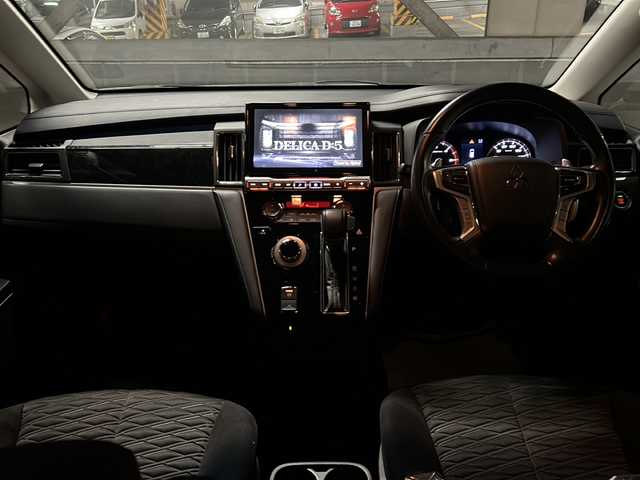 三菱 デリカＤ：５ アーバンギア G パワーパッケージ 広島県 2019(令1)年 4.3万km ダイヤモンドブラックマイカ 衝突軽減ブレーキ/ALPINE11型ナビ/・CD/DVD/MSV/Bluetooth/フルセグ/社外フリップダウンモニター【TVW-FW1020】/全周囲カメラ/両後パワースライドドア/パワーバックドア/左後オートステップ/レーンキープアシスト/ブラインドスポットモニター/オートマチックハイビーム/アダプティブクルーズコントロール/運転席パワーシート/前席シートヒーター/スマートキー/パドルシフト/ブレーキオートホールド/AC100V100W電源/純正LEDヘッドライト/フォグランプ/本革巻きステアリング/純正18インチアルミホイール/ETC/サイド＆カーテンエアバッグ/ニーエアバッグ/ドアバイザー